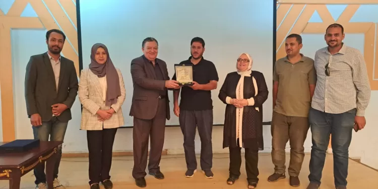 صبحي يفتتح ملعب خماسي ويضع حجر الأساس للعديد من مشروعات الطرح الاستثماري بالأقصر