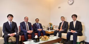 صبحي يفتتح ملعب خماسي ويضع حجر الأساس للعديد من مشروعات الطرح الاستثماري بالأقصر