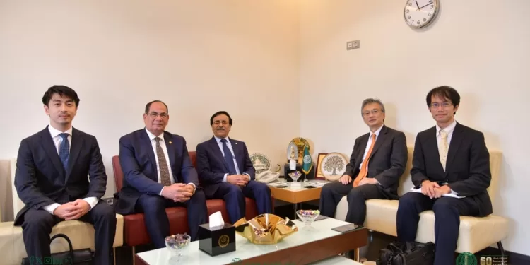 صبحي يفتتح ملعب خماسي ويضع حجر الأساس للعديد من مشروعات الطرح الاستثماري بالأقصر