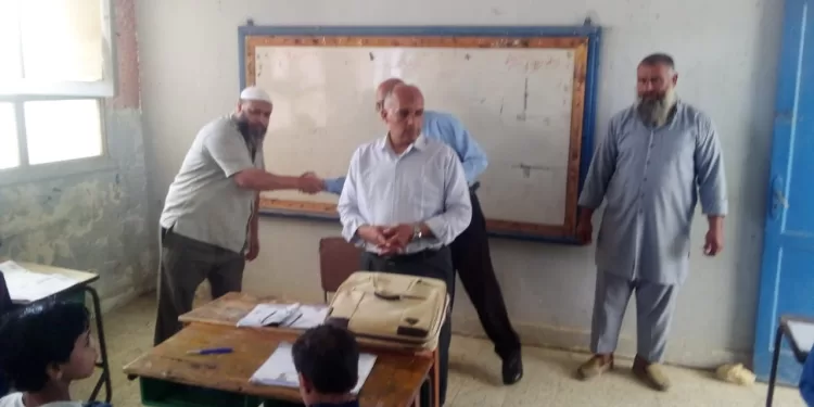 مدير تعليم مطروح يحيل معلمين للتحقيق بسبب الإهمال الشديد