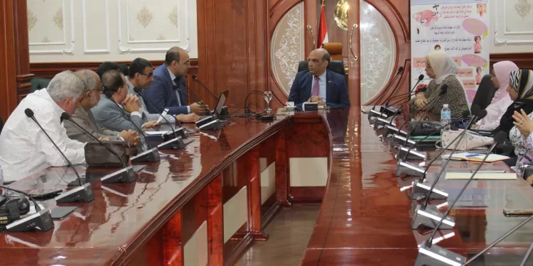 صحة الدقهلية وطب المنصورة توقعان بروتوكولًا للحد من عمليات القيصرية وتشجيع الولادة الطبيعية