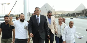 محافظ الجيزة يتابع أعمال تطوير محيط المتحف المصري الكبير ويؤكد على الجودة واستمرار رفع المخلفات