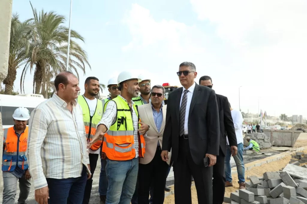 محافظ الجيزة يتابع أعمال تطوير محيط المتحف المصري الكبير ويؤكد على الجودة واستمرار رفع المخلفات 8 - جريدة الجمهورية WhatsApp Image 2024 10 17 at 3.03.45 PM 1 - جريدة الجمهورية