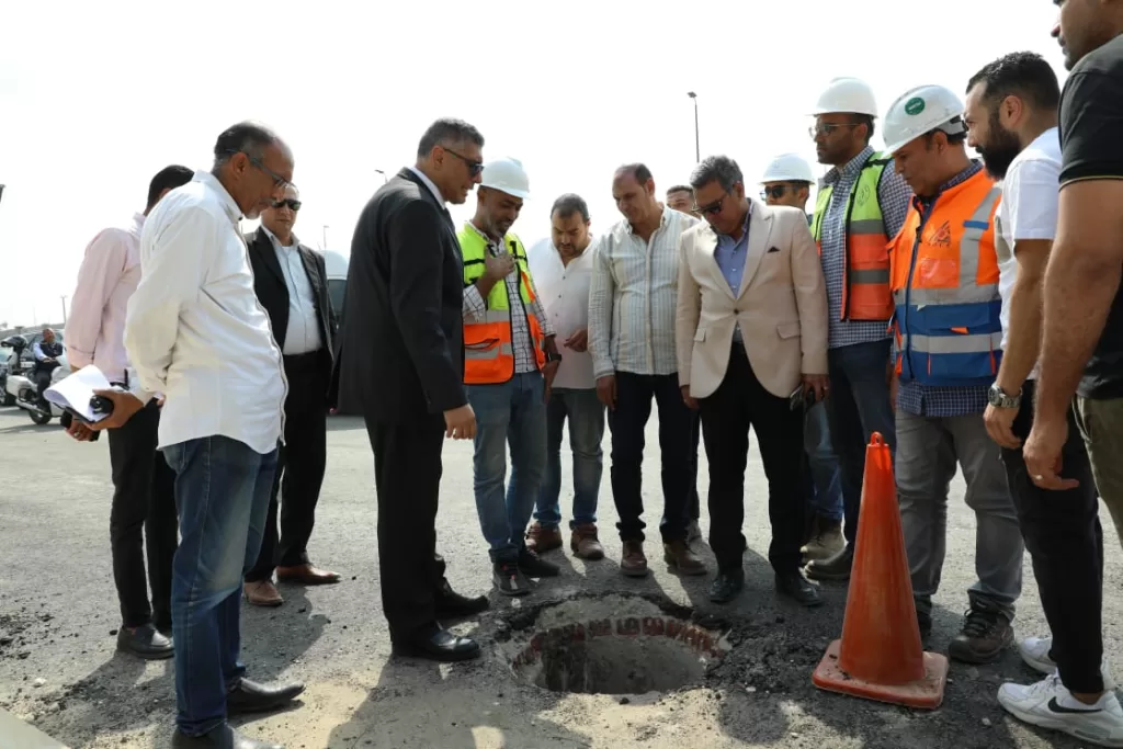 محافظ الجيزة يتابع أعمال تطوير محيط المتحف المصري الكبير ويؤكد على الجودة واستمرار رفع المخلفات 12 - جريدة الجمهورية WhatsApp Image 2024 10 17 at 3.03.45 PM - جريدة الجمهورية