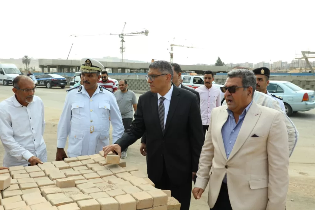 محافظ الجيزة يتابع أعمال تطوير محيط المتحف المصري الكبير ويؤكد على الجودة واستمرار رفع المخلفات 10 - جريدة الجمهورية WhatsApp Image 2024 10 17 at 3.03.45 PM 3 - جريدة الجمهورية
