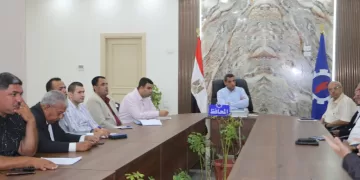 محافظ السويس يستمع لمطالب الصيادين في ميناء الآتكة ويؤكد دعمهم