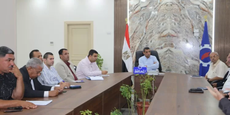 محافظ السويس يستمع لمطالب الصيادين في ميناء الآتكة ويؤكد دعمهم 1 - جريدة الجمهورية محافظ السويس يستمع لمطالب الصيادين في ميناء الآتكة ويؤكد دعمهم