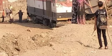 إصابة 3 أشخاص فى انقلاب عربتين من قطار بضائع بالبدرشين