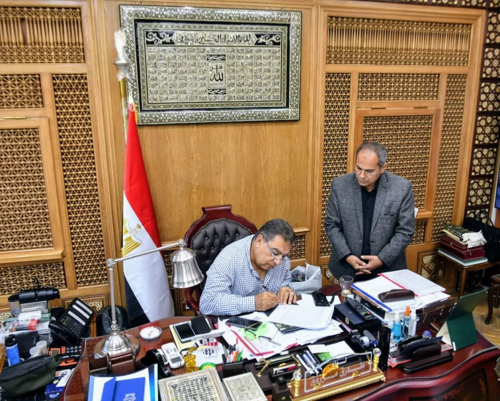 جولة تفقدية مفاجئة لمحافظ الدقهلية على محطات الوقود.. خط ساخن لتلقي شكاوى المواطنين بشأن الأسعار 4 - جريدة الجمهورية WhatsApp Image 2024 10 18 at 2.37.53 PM 1 - جريدة الجمهورية