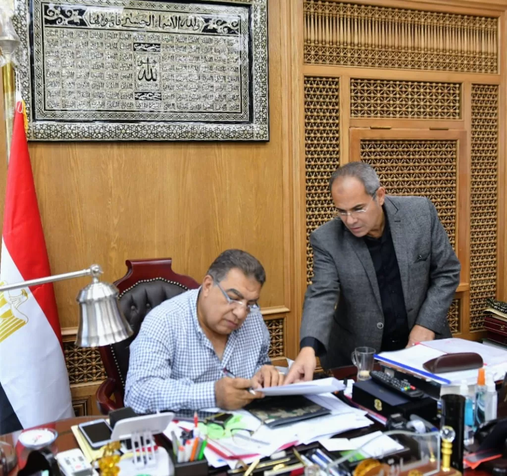 جولة تفقدية مفاجئة لمحافظ الدقهلية على محطات الوقود.. خط ساخن لتلقي شكاوى المواطنين بشأن الأسعار 6 - جريدة الجمهورية WhatsApp Image 2024 10 18 at 2.37.53 PM - جريدة الجمهورية