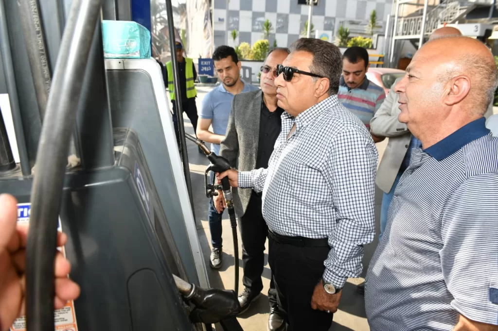 جولة تفقدية مفاجئة لمحافظ الدقهلية على محطات الوقود.. خط ساخن لتلقي شكاوى المواطنين بشأن الأسعار 5 - جريدة الجمهورية WhatsApp Image 2024 10 18 at 2.37.53 PM 2 - جريدة الجمهورية