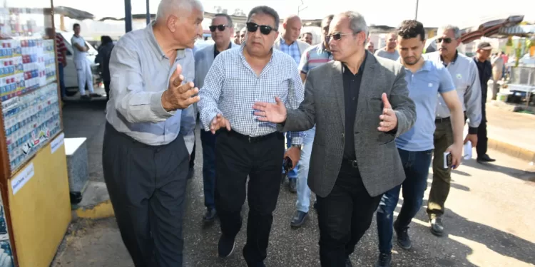 جولة تفقدية مفاجئة لمحافظ الدقهلية على محطات الوقود.. خط ساخن لتلقي شكاوى المواطنين بشأن الأسعار