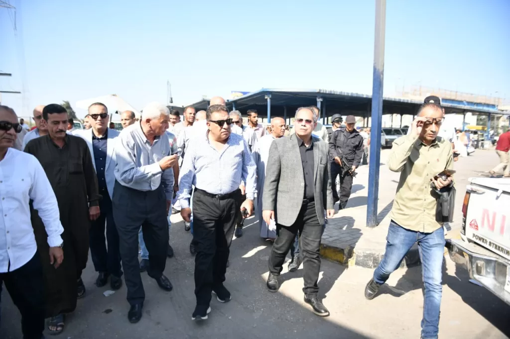 جولة تفقدية مفاجئة لمحافظ الدقهلية على محطات الوقود.. خط ساخن لتلقي شكاوى المواطنين بشأن الأسعار 14 - جريدة الجمهورية WhatsApp Image 2024 10 18 at 2.38.00 PM - جريدة الجمهورية