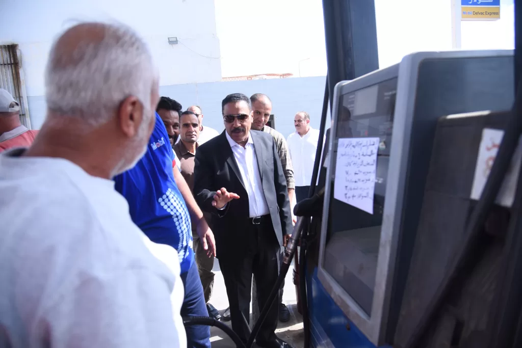 محافظ مطروح يوجه بتكثيف الرقابة على المواقف والالتزام بالتعريفة الجديدة 4 - جريدة الجمهورية WhatsApp Image 2024 10 18 at 5.06.00 PM 2 - جريدة الجمهورية