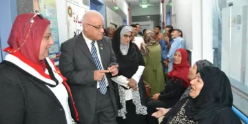 الكشف على ١٨٠٦ مريض بقوافل طبية بالدقهلية