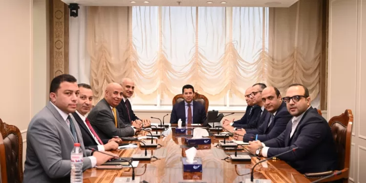 تعزيز الاستثمارات الرياضية: لقاء صبحي بالاتحاد العام للمصريين