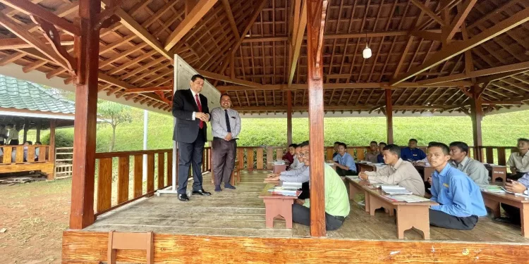 فيديو| فصول بلا جدران.. رحلة تعليمية فريدة في إندونيسيا