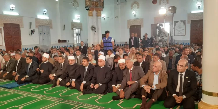 وزير الأوقاف والمفتي يهنئان أهل السويس بالعيد القومي