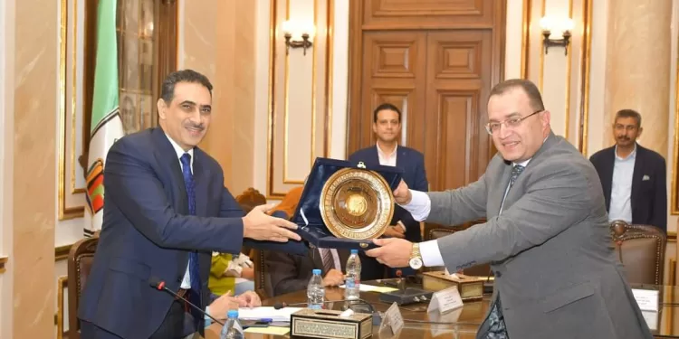 حصاد سنوات من العطاء: جامعة القاهرة تكرم الدكتور أيمن يحيى