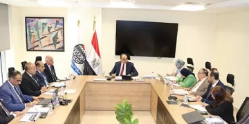 وزير قطاع الأعمال يتابع تنفيذ المشروعات السياحية والتجارية الجديدة