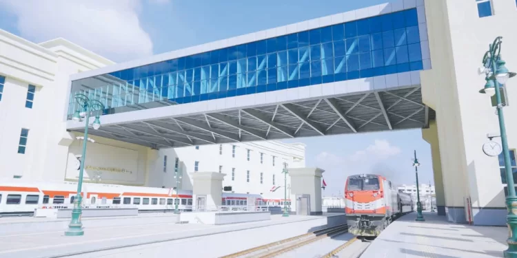 ودعوا محطة مصر بعد ٠٥١ سنة: «الصعايدة» فرحانين ببشتيل