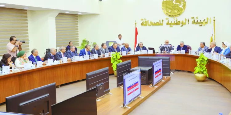 تعليم يليق بالمصريين: فى حوار مفتوح بالهيئة الوطنية للصحافة عبداللطيف يكشف خطته لتطوير المنظومة التعليمية