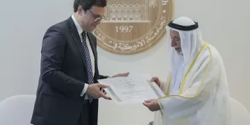حاكم الشارقة يتسلم جائزة النيل للمبدعين العرب لعام 2024