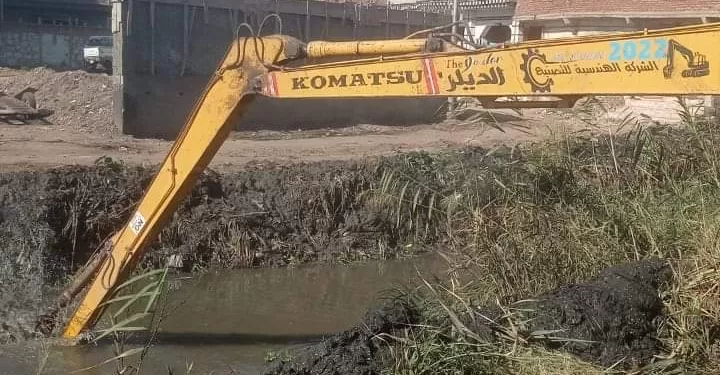 خطوة نحو بيئة صحية: متابعة ميدانية لأعمال تطهير المجاري المائية بسيدي سالم بكفر الشيخ