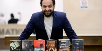 أمير عاطف يشعل حماس القراء في «الشارقة للكتاب» ويقدم جرعة من الإثارة والتشويق