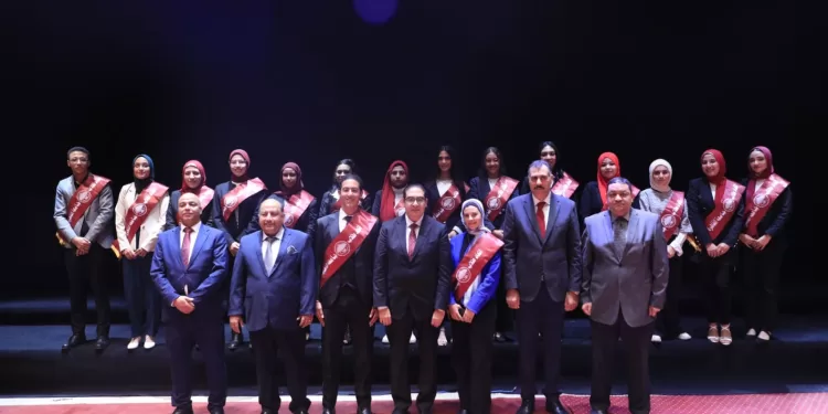 جامعة القاهرة تختتم انتخابات طلابية ديمقراطية .. «باسم الجوهرى» رئيساً للاتحاد و«ندى تامر» نائبة