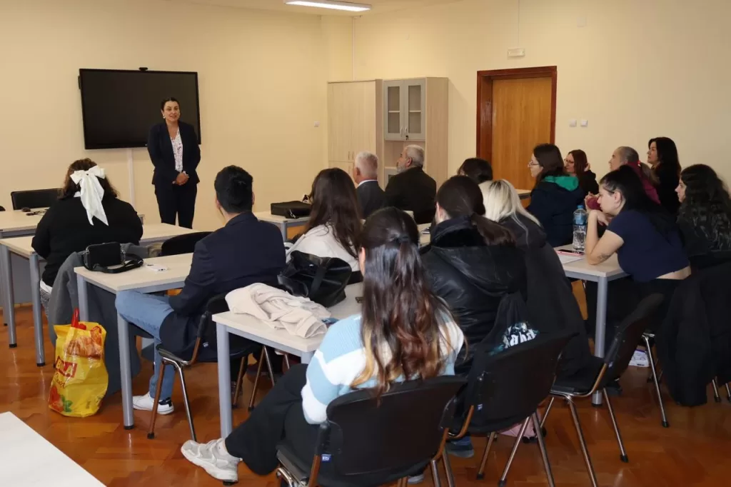 رئيس جامعة المنصورة يلتقي الطلاب الدارسين بجامعة ببلغاريا 5 - جريدة الجمهورية 26 1 - جريدة الجمهورية