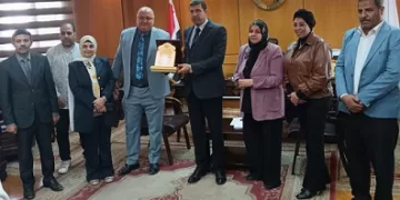 «العامة للعاملين بالنيابات» تكرم المستشار عمر سلامة رئيس محكمة القاهرة الجديدة