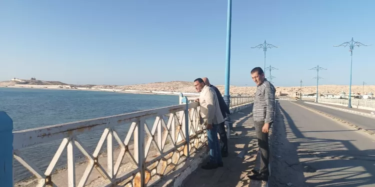 شعيب يتفقد مراحل تنفيذ تطوير كورنيش مرسي مطروح