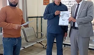 محافظ كفر الشيخ: تسليم 33 نموذج تصالح في مخالفات البناء ببرج البرلس..  وتبسيط الإجراءات على المواطنين
