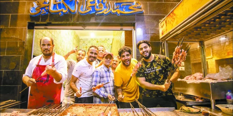 حكاية عشق مصرية: الكبابجية.. دخان وروائح المشويات تملأ الأحياء.. والزبائن من كل الطبقات