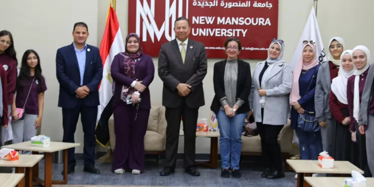 طلاب «مدرسة الوادي للغات» يطلعون على أحدث التقنيات في جامعة المنصورة الجديدة