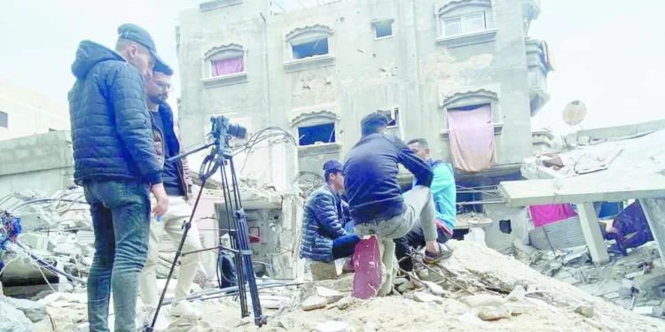 شعب صامد وفن يقاوم الاحتلال: «من المسافة صفر».. يمثل فلسطين فى الأوسكار 1 - جريدة الجمهورية شعب صامد وفن يقاوم الاحتلال: «من المسافة صفر».. يمثل فلسطين فى الأوسكار