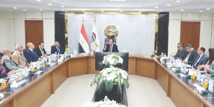 استعادة الريادة.. شيمى: إنجاز المشروع القومى لتطوير صناعة الغزل والنسيج.. فى توقيتاته 1 - جريدة الجمهورية استعادة الريادة.. شيمى: إنجاز المشروع القومى لتطوير صناعة الغزل والنسيج.. فى توقيتاته