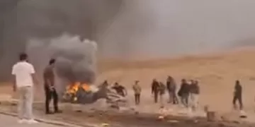 مصرع وإصابة شخصين في تصادم واشتعال شاحنة وميكروباص بطريق السويس