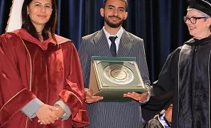 الجامعة البريطانية تحتفل بالذكرى العشرين وتكرم أوائل دفعاتها بحضور يعقوب