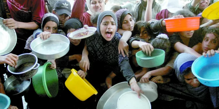 غارات عنيفة على المنازل السكنية فى مناطق متفرقة بغزة 1 - جريدة الجمهورية الأبيض خسر بهدف.. ورفض الصدارة