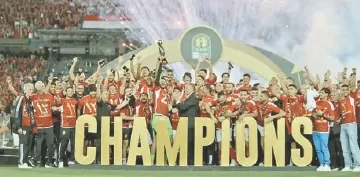 الأحمر» وصلاح ينافسان فى جوائز «جلوب سوكر»