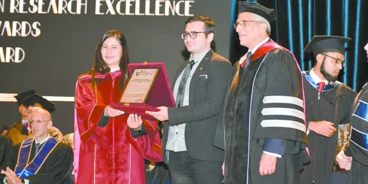 هانى ناصر الفائز بجائزة «الألكسو» للإبداع والابتكار لـ«الجمهورية» 1 - جريدة الجمهورية هانى ناصر الفائز بجائزة «الألكسو» للإبداع والابتكار لـ«الجمهورية»