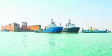 أكبر عملية عبور نوعية.. بمشاركة «5 قاطرات».. فى المجرى الملاحى الجديد: «يوم تاريخى» لقناة السويس