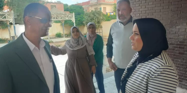 مديرة التعليم بمطروح في زيارة ميدانية لمجمع خير الله
