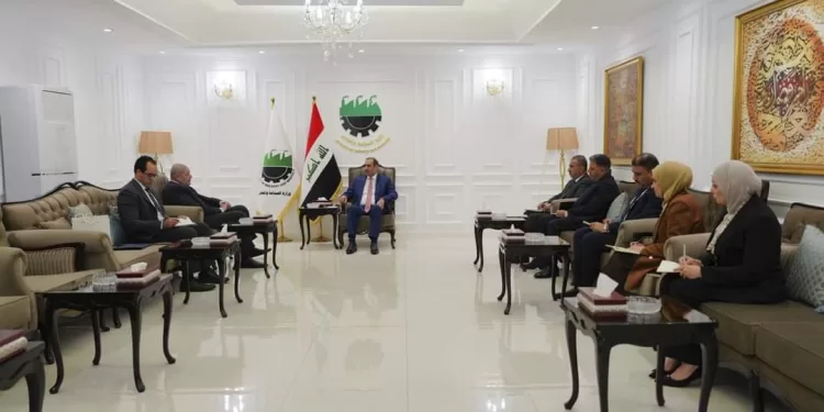 خلال لقائه بوزير الصناعة والمعادن العراقي: سفير مصر يؤكد أهمية تبادل الخبرات والتقنيات بين الشركات الخاصة في البلدين 1 - جريدة الجمهورية خلال لقائه بوزير الصناعة والمعادن العراقي: سفير مصر يؤكد أهمية تبادل الخبرات والتقنيات بين الشركات الخاصة في البلدين