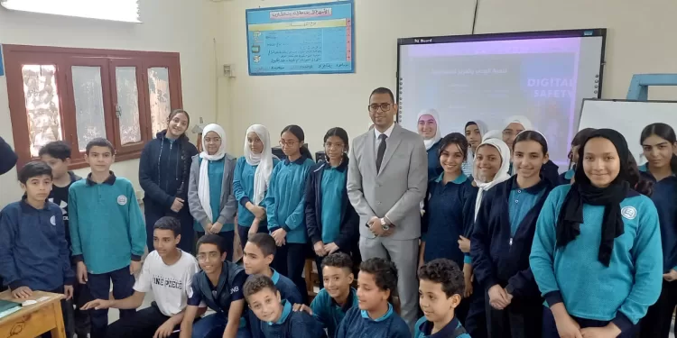حرب على الإدمان الرقمي.. جامعة قناة السويس تُطلق برنامجًا تدريبيًا شاملًا لطلاب المدارس