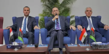 مصر وليبيا تتعاونان لتنمية صناعة الملابس وتوفير فرص عمل جديدة