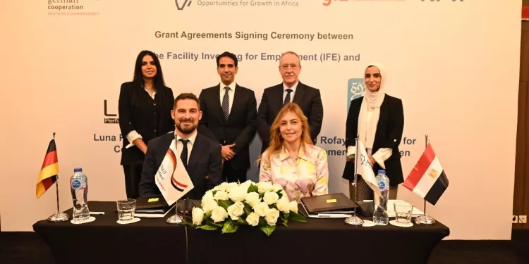 اتفاقيتا منح من (IFE) لتعزيز دور المرأة في سوق العمل المصري 1 - جريدة الجمهورية اتفاقيتا منح من (IFE) لتعزيز دور المرأة في سوق العمل المصري