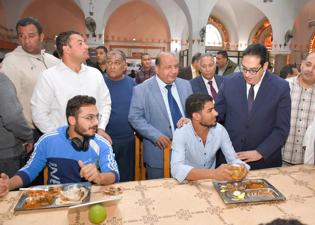 رئيس جامعة القاهرة يطمئن على أحوال الطلاب ويوجه بتطوير الخدمات بالمدينة الجامعية 2 - جريدة الجمهورية WhatsApp Image 2024 11 13 at 9.23.47 AM 1 - جريدة الجمهورية